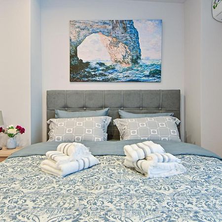 Charming Apartment With A Sea View Terrace 피레아스 외부 사진