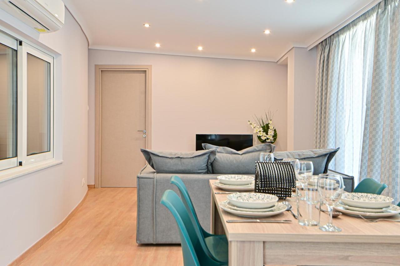 Charming Apartment With A Sea View Terrace 피레아스 외부 사진