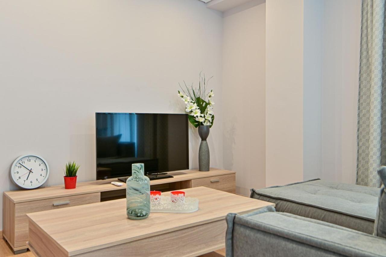Charming Apartment With A Sea View Terrace 피레아스 외부 사진