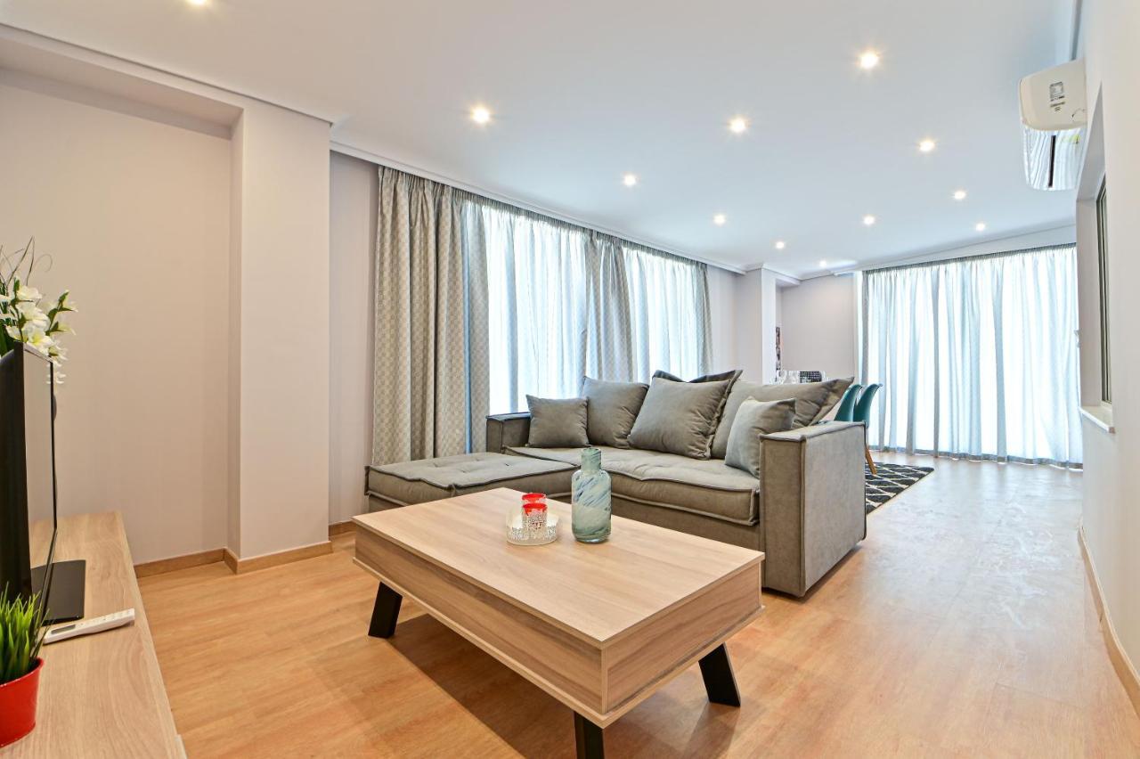 Charming Apartment With A Sea View Terrace 피레아스 외부 사진