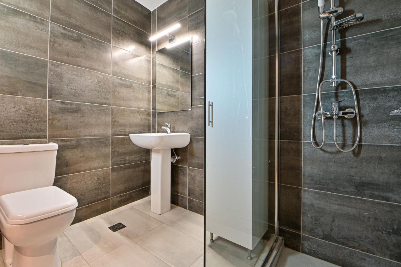 Charming Apartment With A Sea View Terrace 피레아스 외부 사진